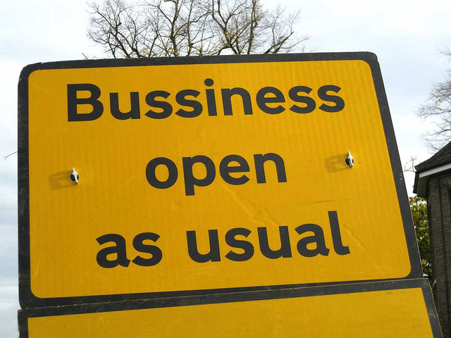 вывеска: бизнес открыт 