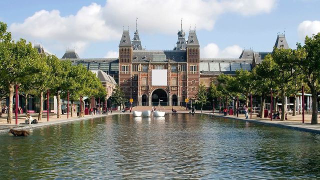 Музейная площадь Амстердама